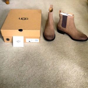 NWT beautiful never worn Ugg boots - size 9